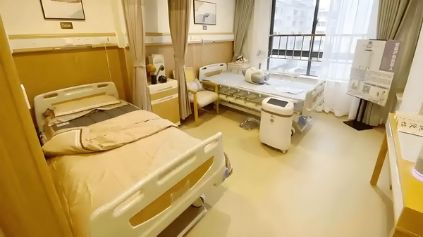 仅一周董璇二婚老公就被扒干净，她又看走眼了？